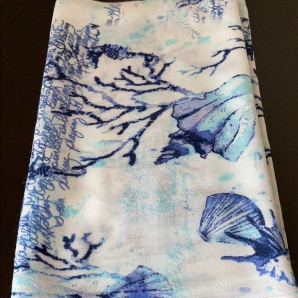 trio of blue scarfs to accessorize your closet! - Picture 4 of 4